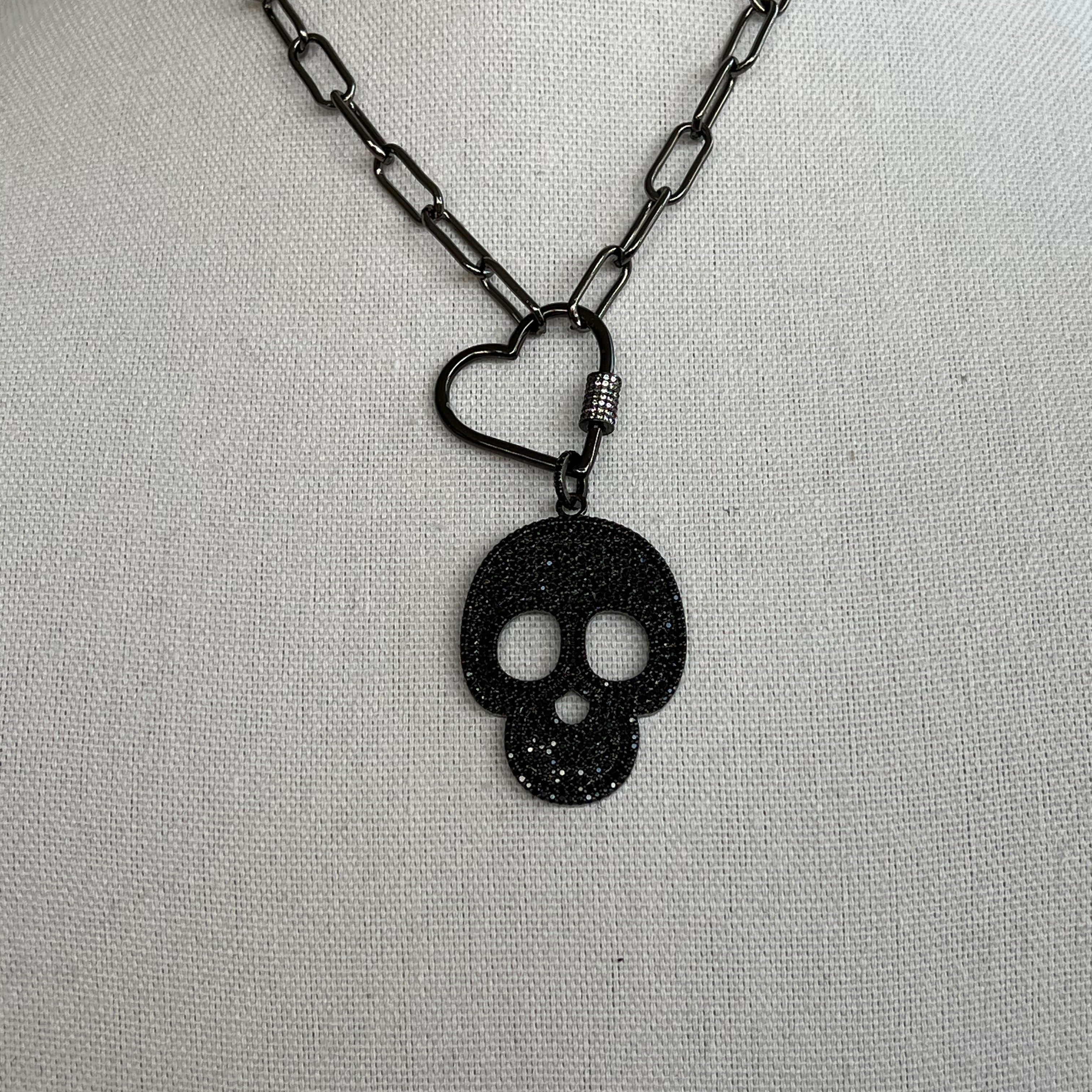 Skull Black - Heart Clip