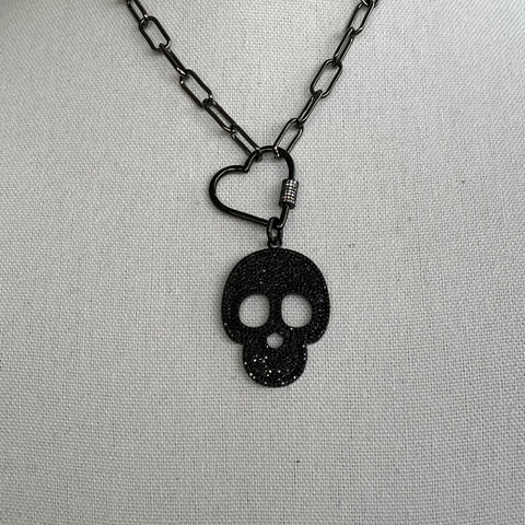 Skull Black - Heart Clip